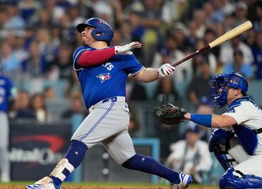 Alejandro Kirk conecta su segundo cuadrangular en la Serie Mundial y empata marca histórica de Vinny Castilla