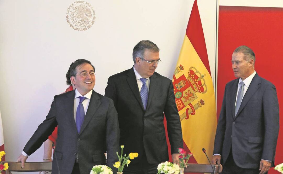 José Manuel Albares, ministro de Asuntos Exteriores de España; el canciller mexicano Marcelo Ebrard, y Quirino Ordaz, designado embajador de México en España. Foto: Carlos Mejía/ EL UNIVERSAL.