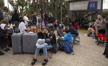 Así huyen de la guerra: “Cambiamos el Metro de Kiev por bus de Tijuana”
