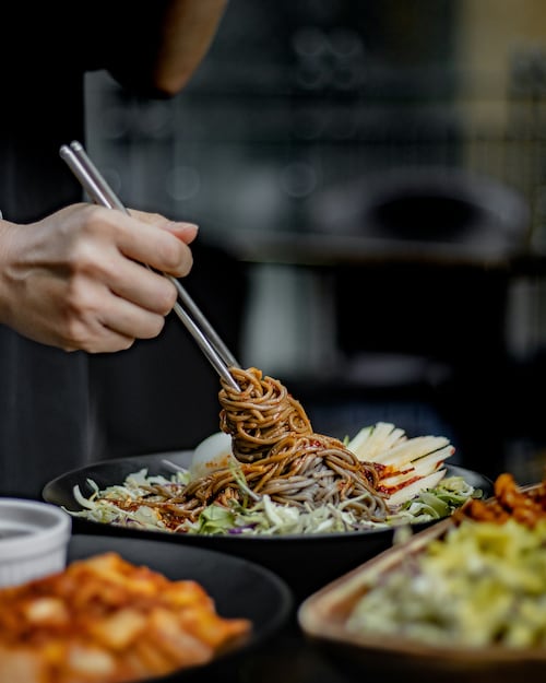 La comida coreana se caracteriza por llevar algunos ingredientes fermentados. Foto: Unsplash