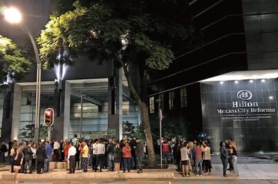 Pánico en México por sismo de 8.2 ; 5 muertos y daños