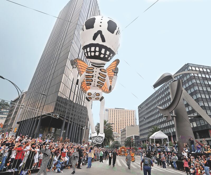 El desfile comenzaba en el Ángel de la Independencia y concluía en el Zócalo. ARCHIVO EL UNIVERSAL