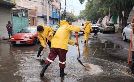 Iztapalapa registra varios encharcamientos debido a la lluvia; personal de alcaldía y de Policía Auxiliar trabajan en la zona