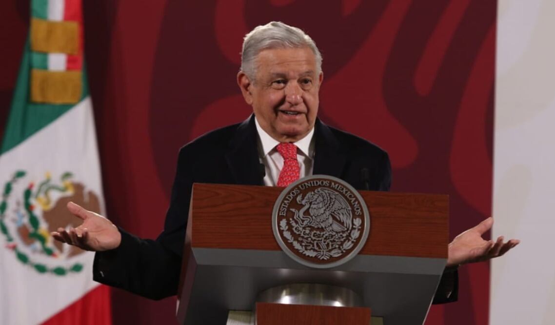 López Obrador aseguró que en su encuentro con John Kerry y empresarios de EU no se plantearon cambios en la iniciativa presidencial de reforma eléctrica. Foto: Carlos Mejía