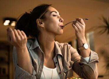 La receta mágica de la gelatina arcoíris para aumentar el colágeno después de los 40