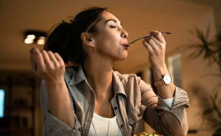 La receta mágica de la gelatina arcoíris para aumentar el colágeno después de los 40