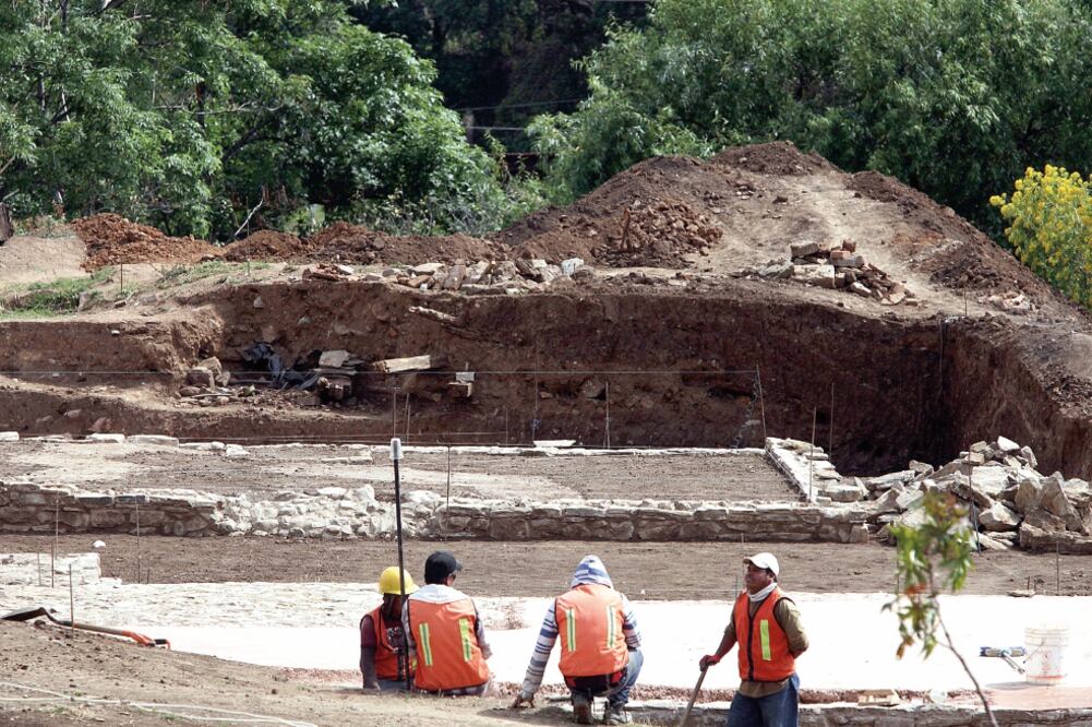 El INAH-Estado de México detuvo la obra, por lo que se suspendieron los trabajos de despalme en la zona (JORGE ALVARADO. EL UNIVERSAL)