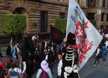 Simpatizantes del EZLN marchan en CDMX por violencia en Chiapas; acusan colusión con el crimen organizado