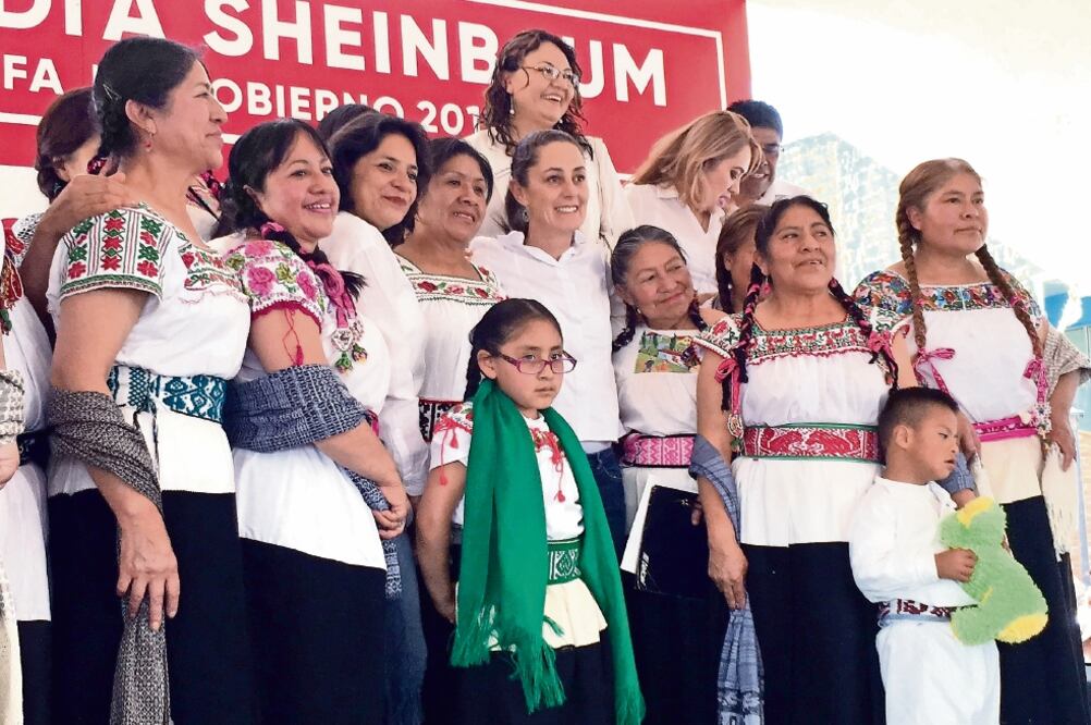 Controver sia. Claudia Sheinbaum estuvo acompañada en el evento por el ex delegado de la demarcación, Rigoberto Salgado (GERARDO SUÁREZ. EL UNIVERSAL)