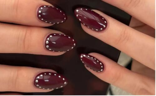 El diseño de uñas burgundy que todas necesitamos. Foto: Instagram @nela_ink_nails