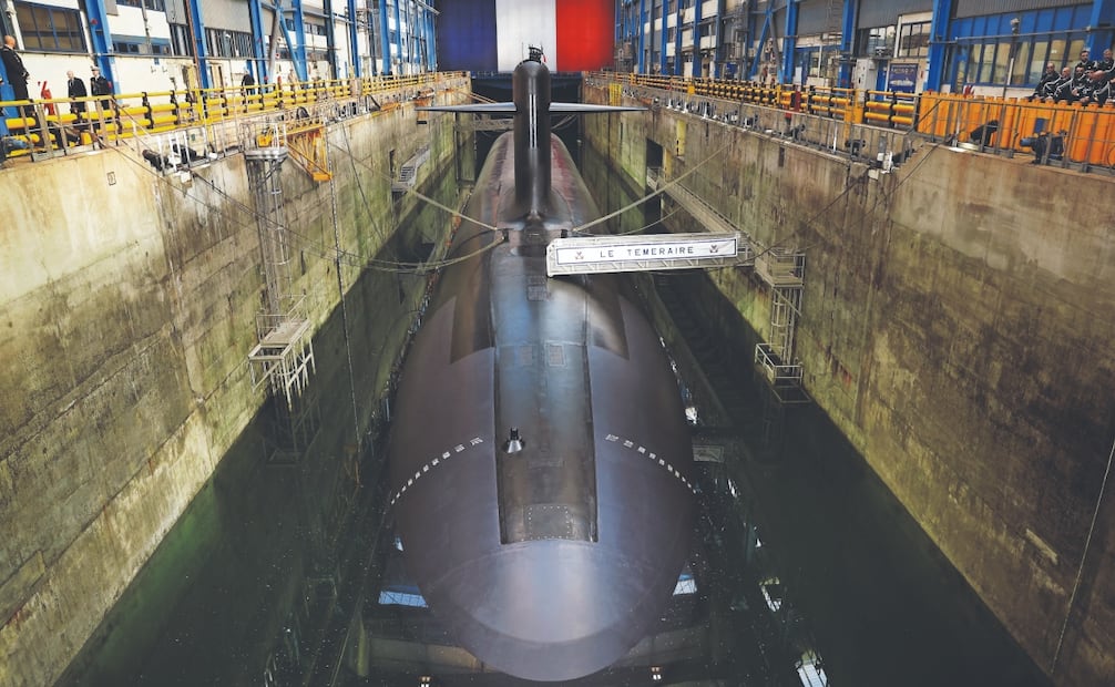 El submarino de misiles balísticos de propulsión nuclear (SSBN) Le Temeraire-S617 de la Armada durante la visita del presidente de Francia, Emmanuel Macron, a la base naval en Crozon, el 2 de marzo pasado. Foto: AFP