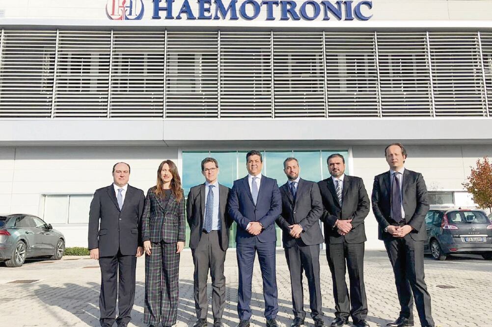 El gobernador Francisco Javier García Cabeza de Vaca (centro) dialogó con los representantes de la Confederación de la Industria de la región.