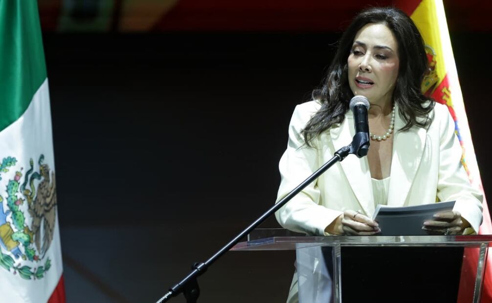 La alcaldesa Alessandra Rojo de la Vega y la presidenta de la comunidad de Madrid, Isabel Díaz Ayuso participaron en el encuentro internacional sobre identidad y origen de México, en el Frontón México. Foto: Fernanda Rojas/ El universal