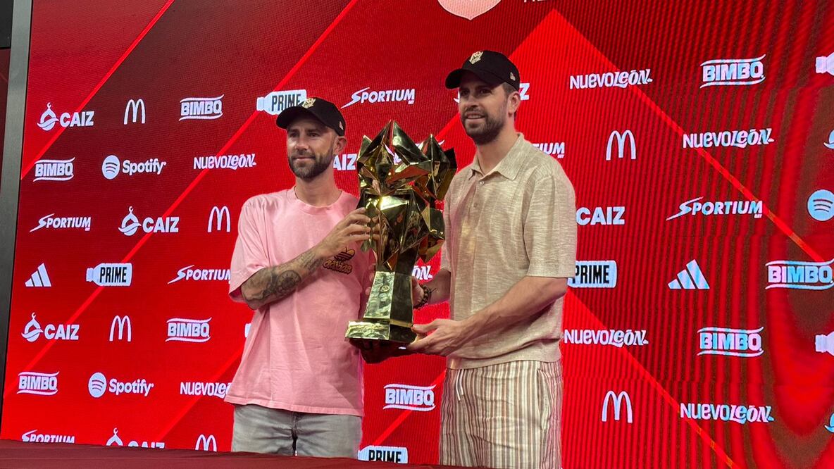 Gerard Piqué y Miguel Layún - Foto: Edgar Enríquez