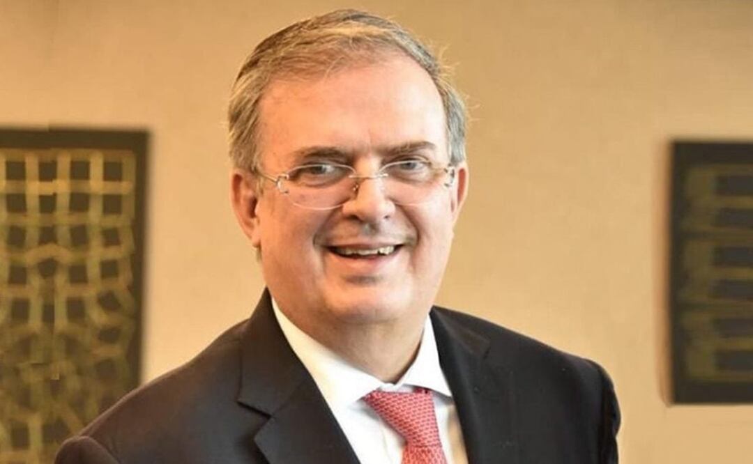 Marcelo Ebrard compartió orgulloso una imagen con su caricatura. / Foto: Instagram.