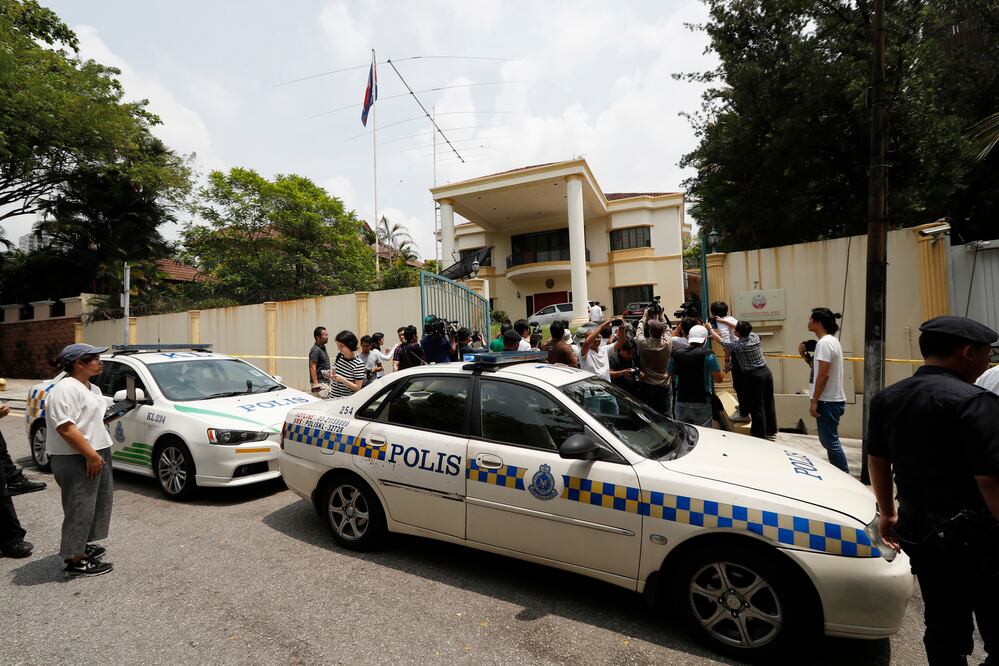 La embajada de Corea del Norte en Kuala Lumpur permanece acordonada por la policía. (Foto: AP)