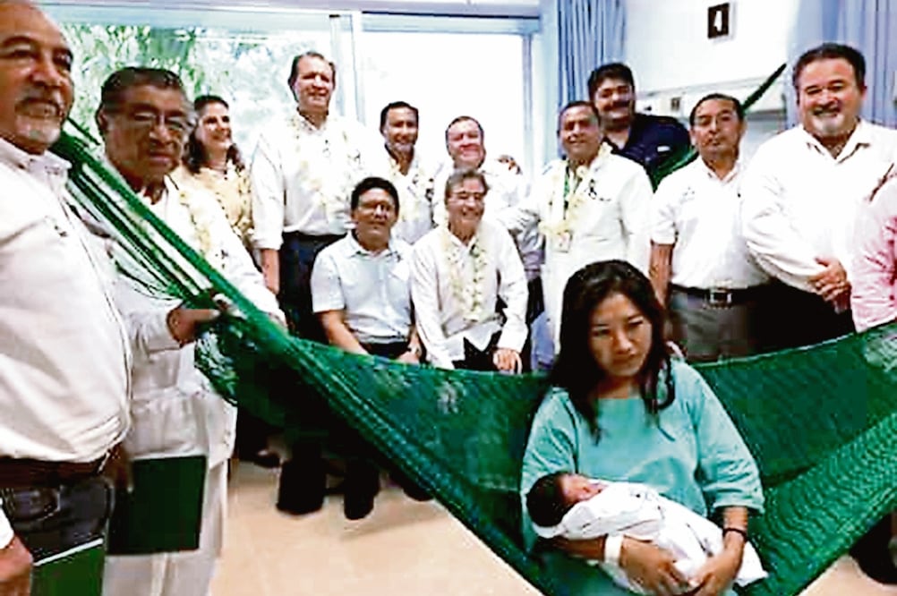 Las hamacas verdes tamaño king size estarán en el área destinada a mujeres en proceso de parto o después de haber recibido a su bebé (CUAUHTÉMOC MORENO. EL UNIVERSAL)