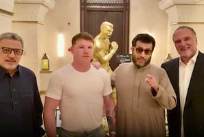 Canelo y México, contra el mundo