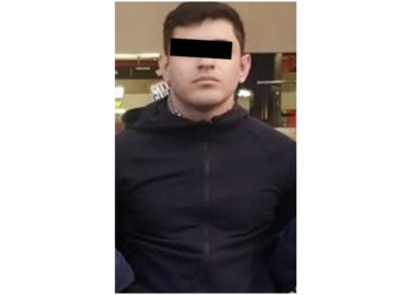 Detienen a venezolano por intentar robar 12 playeras del equipo de fútbol “Pumas" en Azcapotzalco; sujeto cuenta con dos ingresos a penales