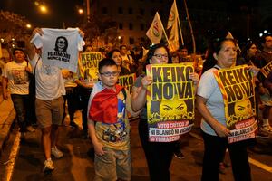 Elecciones en Perú mantienen empate entre Fujimori y Sánchez en segunda vuelta; en Perú el voto es obligatorio