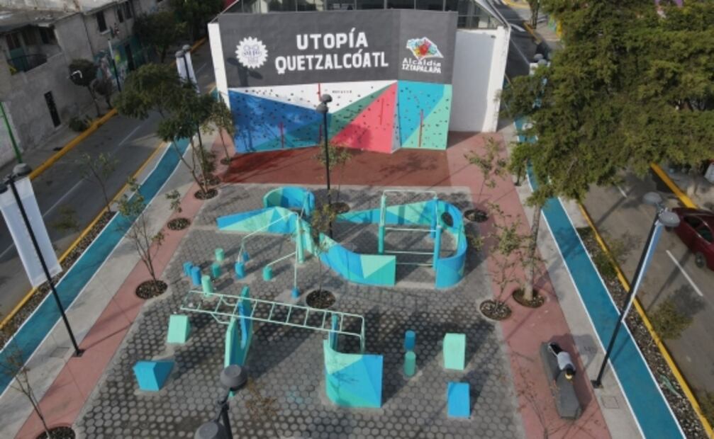 Inauguran Utopía Quetzalcóatl en Iztapalapa con un avión-biblioteca
