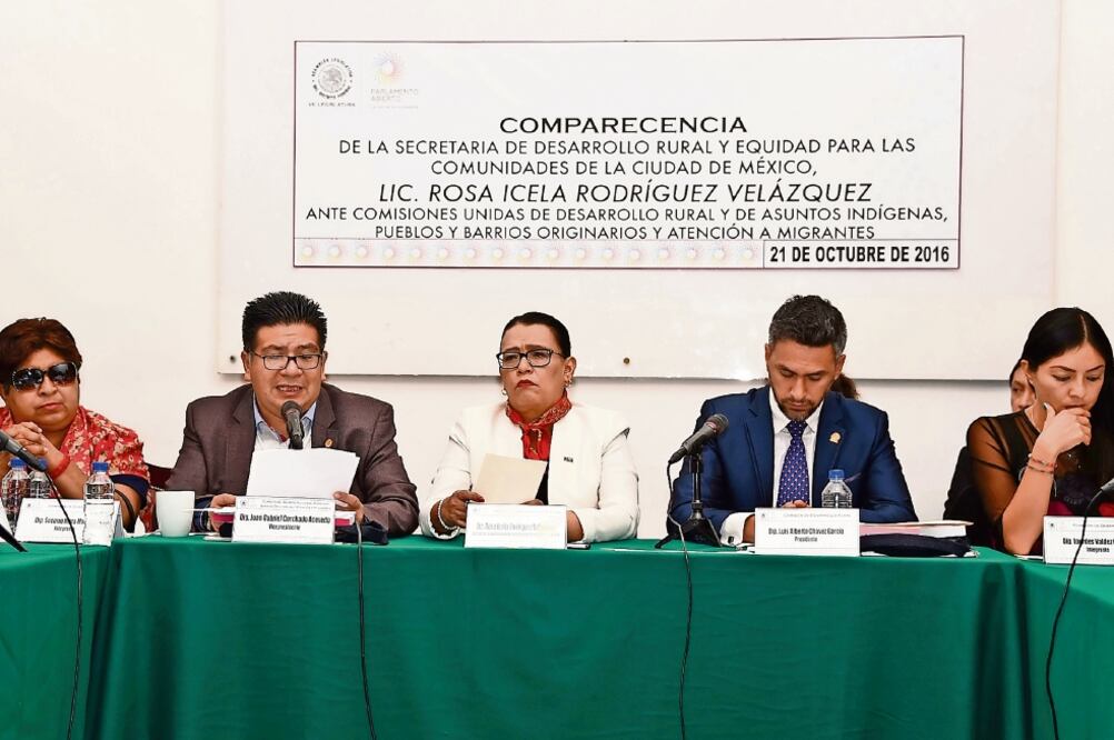 La secretaria Rosa Icela Rodríguez (situada al centro) pidió a los legislado res locales luchar por los recursos del campo de la CDMX. (FOTO: ASAMBLEA LEGISLATIVA DE LA CDMX)