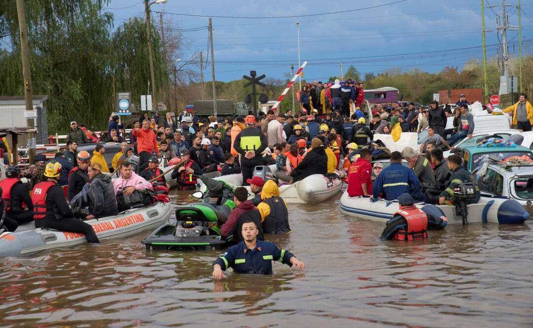 Evacuan a más de dos mil personas tras inundaciones en Argentina. (17/05/25) Foto: AP