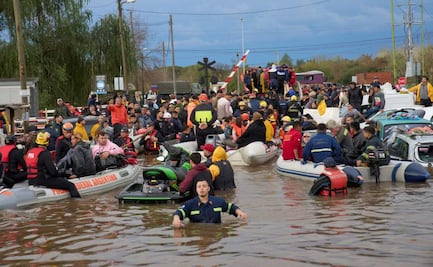 Evacúan a casi 3 mil personas en Argentina; autoridades combaten estragos de lluvias