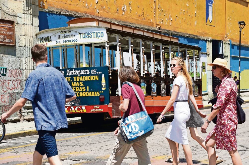 Golpe. Hasta ahora las cancelaciones de paquetes turísticos ascienden a 35% en destinos de Oaxaca, dice IP (ARCHIVO. EL UNIVERSAL)