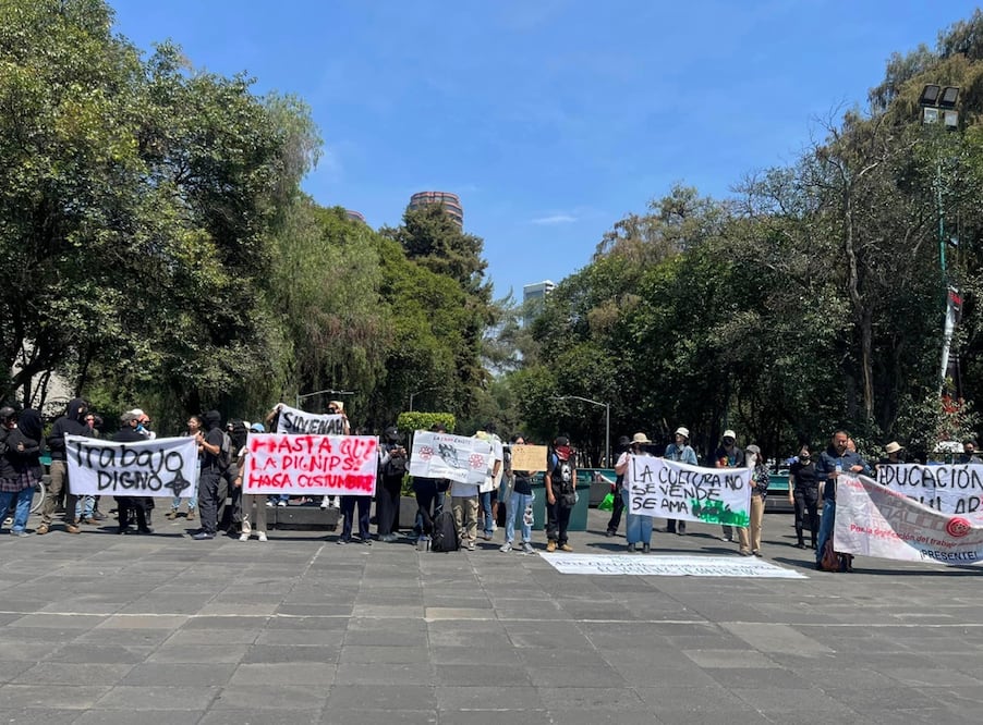 Estudiantes y trabajadores de la ENAH se manifestaron en el Museo Nacional de Antropología.
Foto: Museo Nacional de Antropología