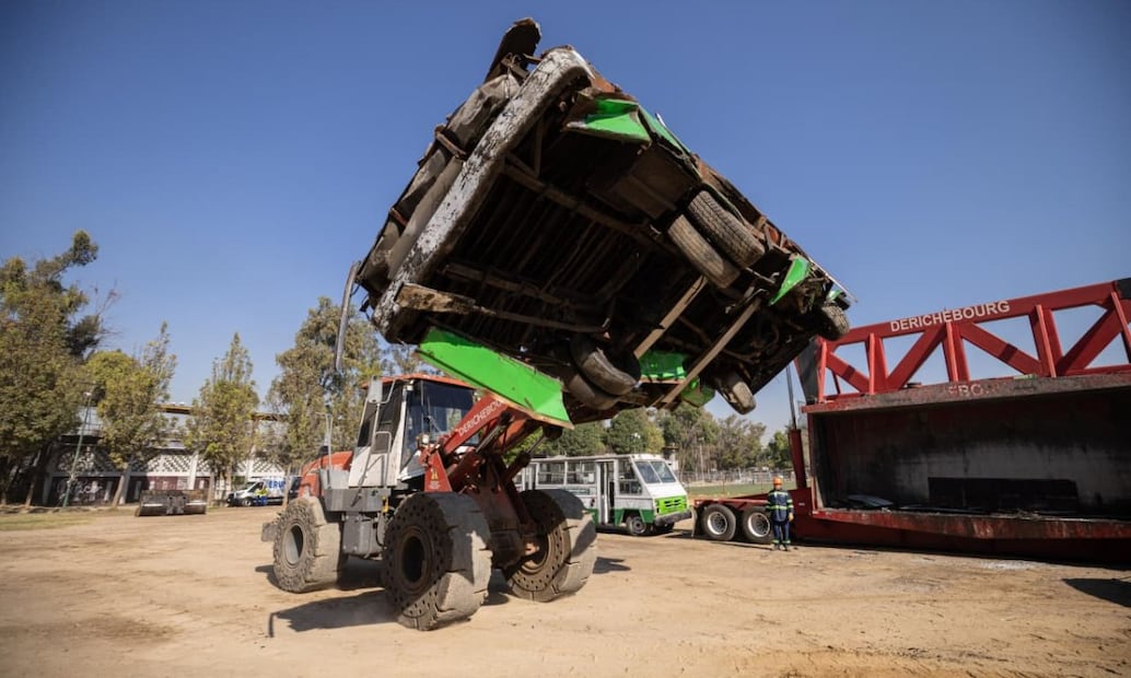 Arranca programa para impulsar la chatarrización de unidades de microbús, desde el Deportivo Oceanía. Foto: Especial.