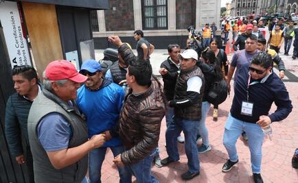 Agreden a fotógrafo de EL UNIVERSAL que cubrían desalojo en Toluca