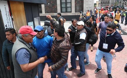 Agreden a fotógrafo de EL UNIVERSAL que cubrían desalojo en Toluca