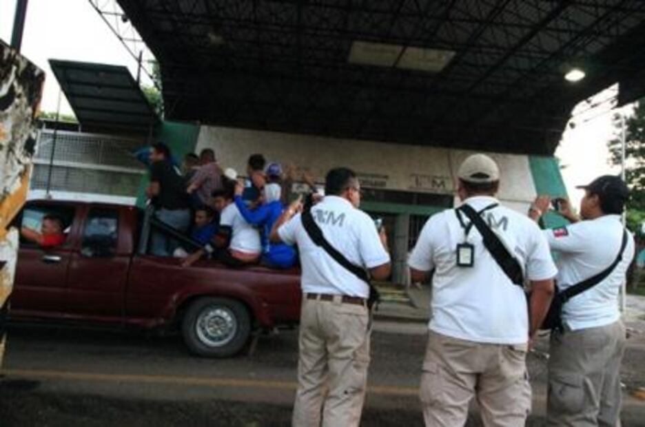 En la garita del INM de Pijijiapan los agentes sólo tomaron fotos