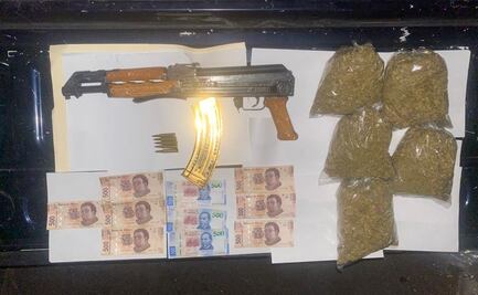 Cae sujeto en Pantitlán y le quitan una AK-47 bañada en oro