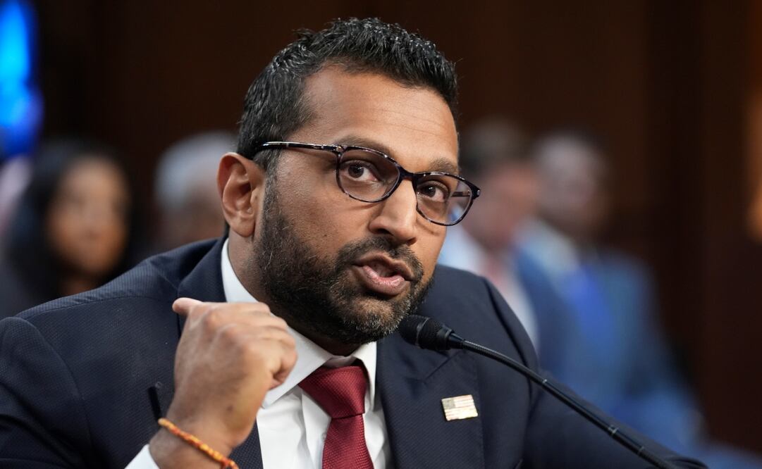 Patel, un leal a Trump que ha criticado ferozmente a la agencia, heredará un FBI sumido en la incertidumbre en momentos en que el Departamento de Justicia ha forzado la salida de altos funcionarios. Foto: AP/Archivo