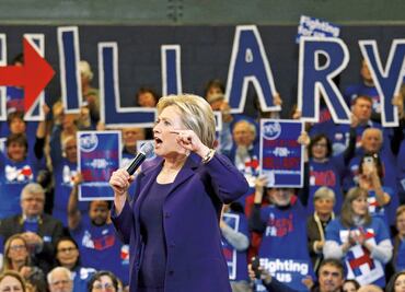 Hillary Clinton defiende una apurada victoria