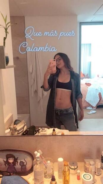 Belinda deslumbra en Instagram con mezclilla y 'bra' deportivo