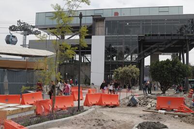 A 9 días de ser inaugurada, siguen obras en la estación Vasco de Quiroga de Línea 3 del Cablebús; colocan pisos y vidrios