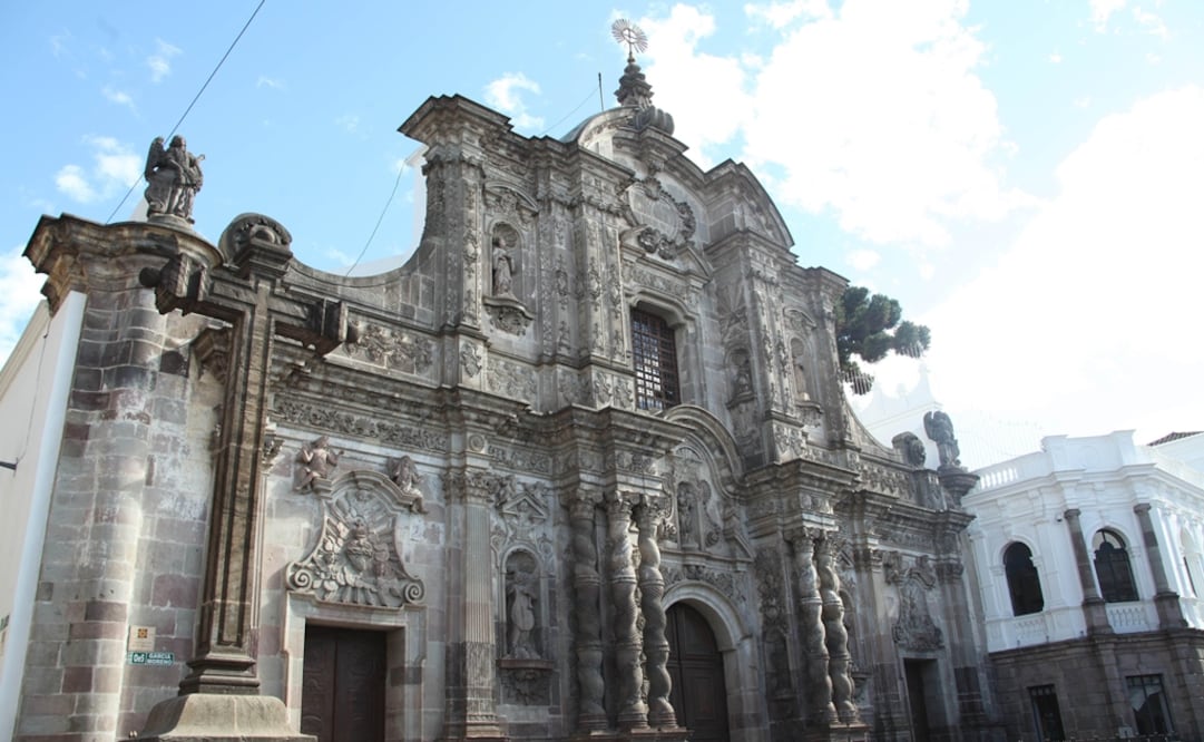 La iglesia de La Compañía fue tallada en piedra volcánica. Tardó 160 años en ser construida. Foto: EFE