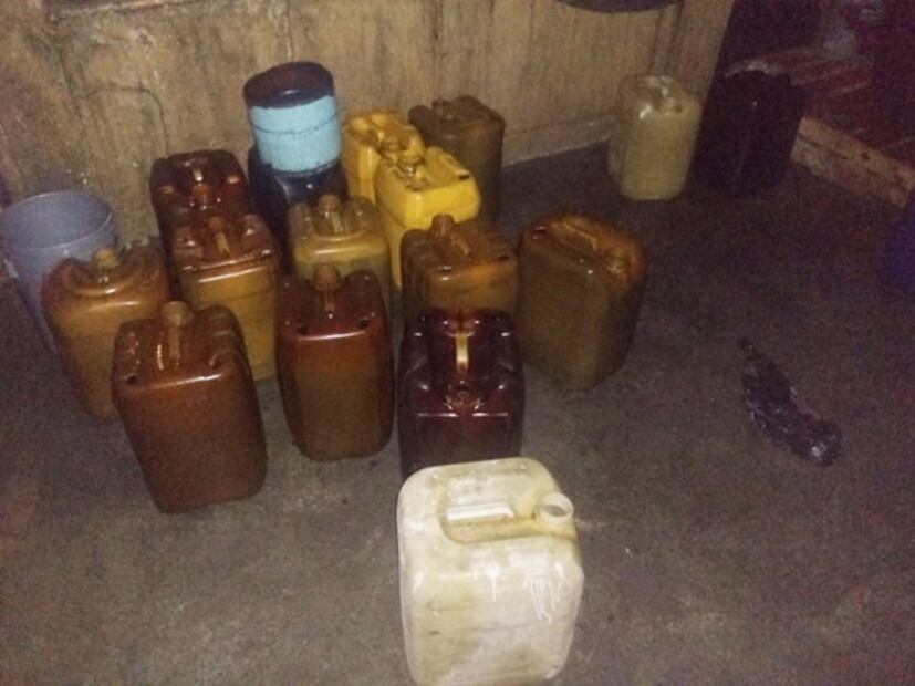 Detienen a pareja en Nuevo León con 500 litros de huachicol