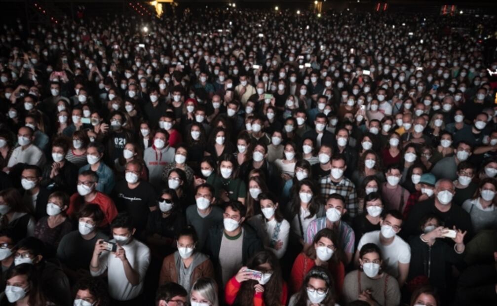 Con seguimiento de pruebas Covid-19, Love of Lesbian ofrece concierto con 5 mil personas