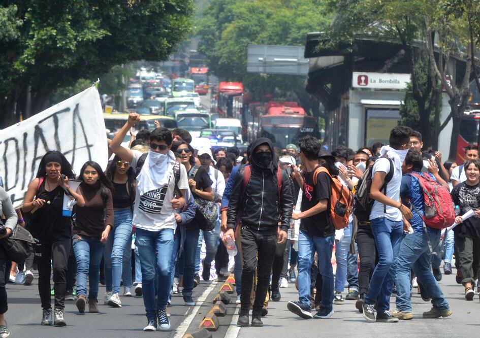 Marcha de estudiantes del CCH Azcapotzalco y otras escuelas hacia la Rectoría de la UNAM (ARMANDO MONROY /CUARTOSCURO)