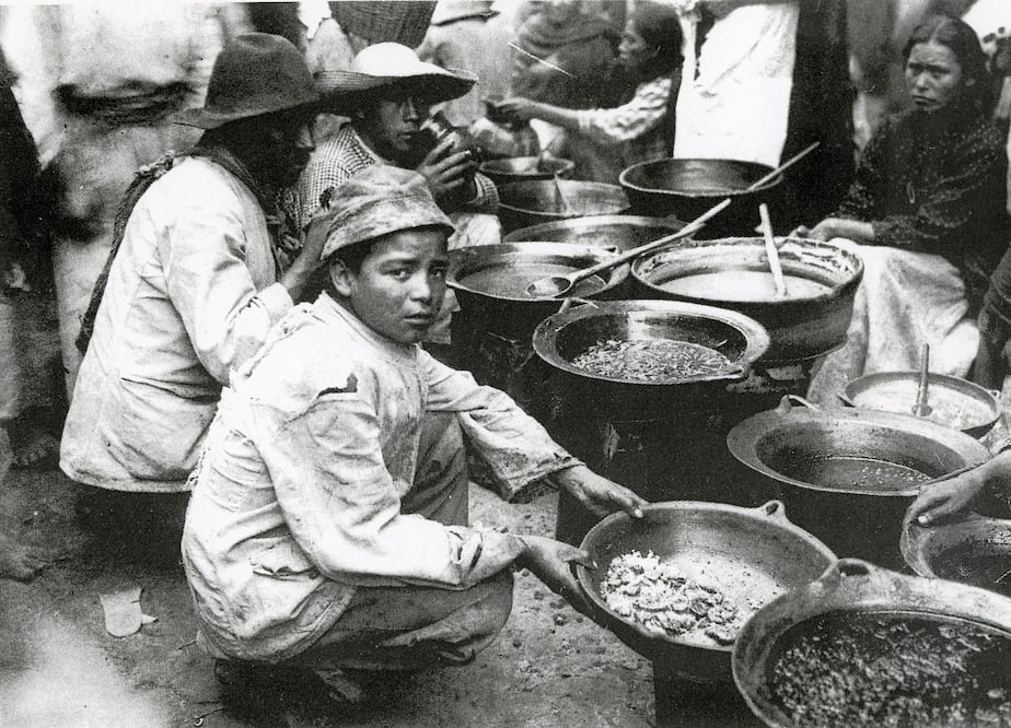 “Los agachados”: las fondas de los olvidados