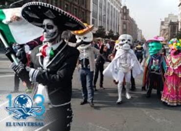 Catrinas sorprenden a usuarios del metro