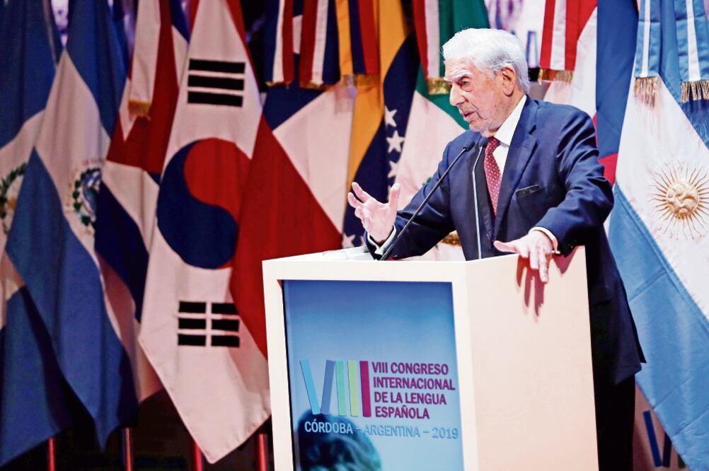 El escritor Mario Vargas Llosa inauguró el VIII Congreso Internacional de la Lengua Española, en Córdoba, Argentina. (EFE. MARISCAL)