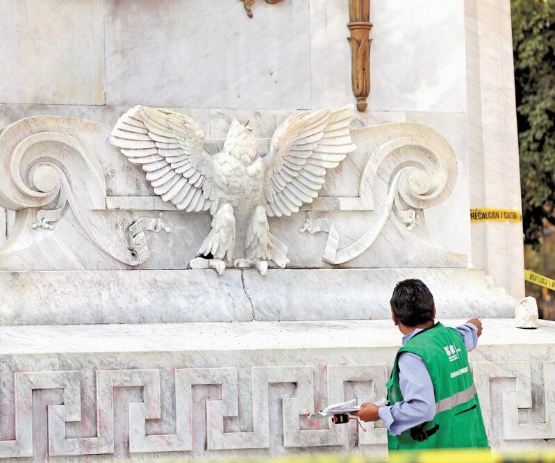 El responsable de los daños fue detenido y puesto a disposición de un agente del Ministerio Público. Fotos: VALENTE ROSAS. EL UNIVERSAL