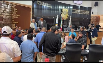 Transportistas irrumpen en Congreso de BCS; exigen apoyo tras fallo de la SCJN sobre transporte turístico