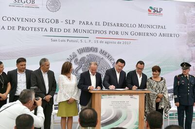 Pide Osorio Chong trabajar en unidad