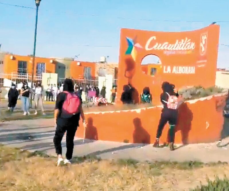 La manifestación se realizó en el fraccionamiento Alborada, en la carretera Cuautitlán Zumpango. Fotos: TOMADA DE VIDEO
